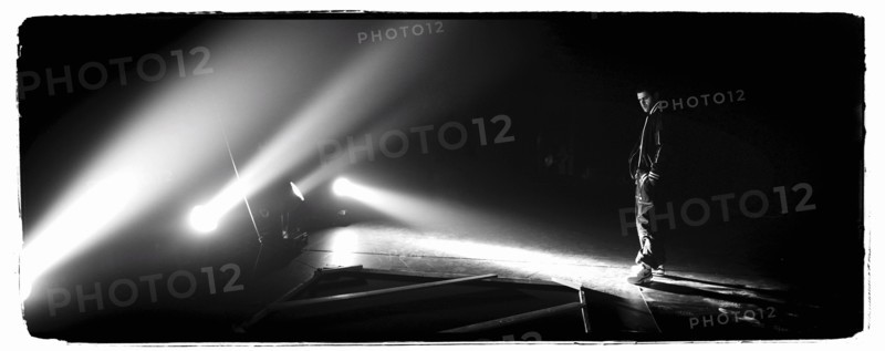 12/00/2003.  On tour with Jamel Debbouze...
