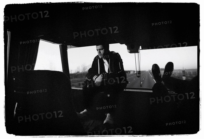 12/00/2003.  On tour with Jamel Debbouze...