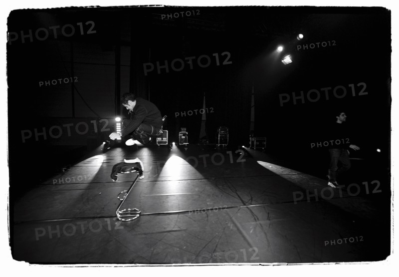 12/00/2003.  On tour with Jamel Debbouze...
