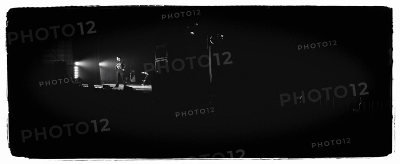 12/00/2003.  On tour with Jamel Debbouze...