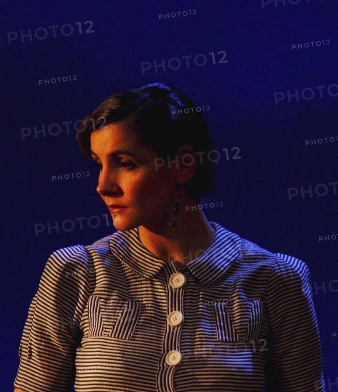 02/03/2004. Clotilde Courau on stage of "La profession de Madame Warren" , a play by George Bernard Shaw