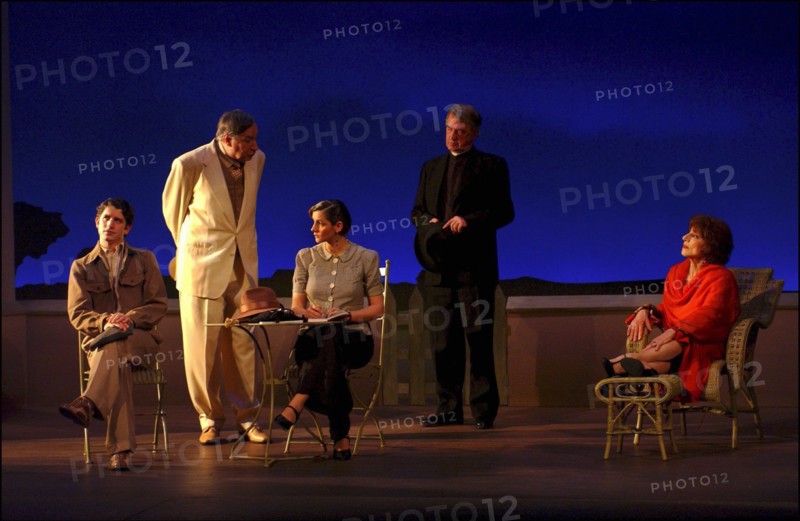02/03/2004. Clotilde Courau on stage of "La profession de Madame Warren" , a play by George Bernard Shaw