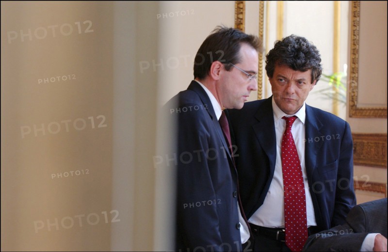 04/01/2004. Jean-Louis Borloo, the fisrt day of the new Minister for Employment, Labor and Social Cohesion.