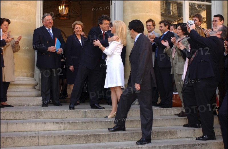 04/01/2004. Francois Fillon hands over his power to Jean-Louis Borloo new as Minister for Employment, Labor and Social Cohesion.