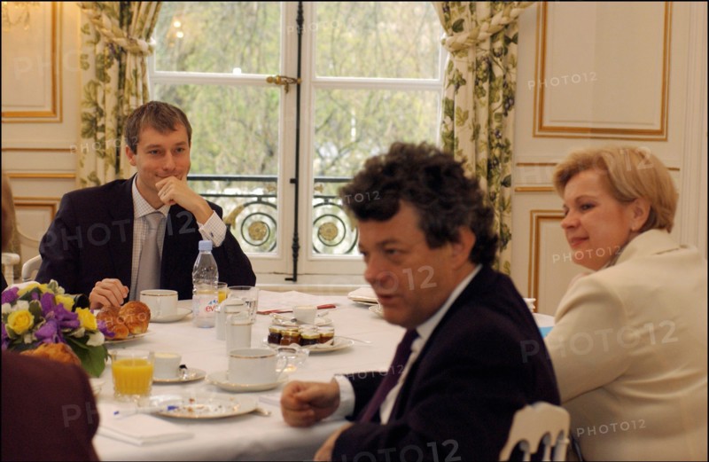 04/02/2004. EXCLUSIVE. Jean-Louis Borloo, Minister for Employment, Labor and Social Cohesion: first day of labor.