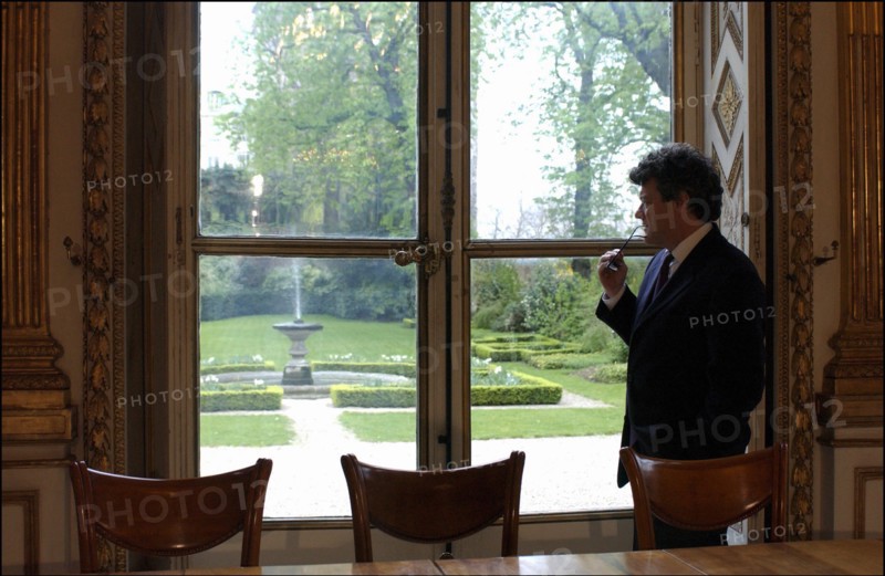 04/02/2004.  Jean-Louis Borloo, Minister for Employment, Labor and Social Cohesion: first day of labor.