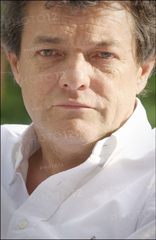 06/26/2004.  Jean-Louis Borloo, le ministre de l'Emploi, du Travail et de la Cohesion sociale travaillant, au ministere, sur le Plan de Cohesion sociale avant sa presentation en conseil des ministres le 30 juin prochain.