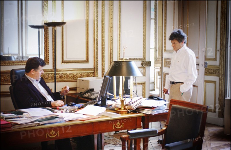 06/26/2004. EXCLUSIF. Jean-Louis Borloo, le ministre de l'Emploi, du Travail et de la Cohesion sociale travaillant, au ministere, sur le Plan de Cohesion sociale avant sa presentation en conseil des ministres le 30 juin prochain.