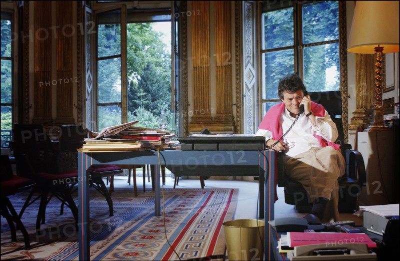 06/26/2004. EXCLUSIF. Jean-Louis Borloo, le ministre de l'Emploi, du Travail et de la Cohesion sociale travaillant, au ministere, sur le Plan de Cohesion sociale avant sa presentation en conseil des ministres le 30 juin prochain.