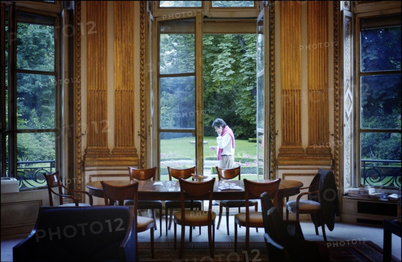 06/26/2004.  Jean-Louis Borloo, le ministre de l'Emploi, du Travail et de la Cohesion sociale travaillant, au ministere, sur le Plan de Cohesion sociale avant sa presentation en conseil des ministres le 30 juin prochain.