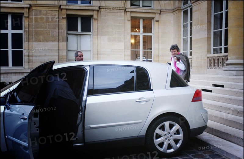 06/26/2004. EXCLUSIF. Jean-Louis Borloo, le ministre de l'Emploi, du Travail et de la Cohesion sociale travaillant, au ministere, sur le Plan de Cohesion sociale avant sa presentation en conseil des ministres le 30 juin prochain.