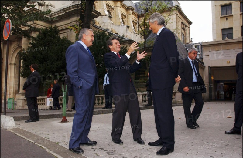 30/09/2004. Reunion des services de l'Etat pour le plan social a la Mutualite a Paris.