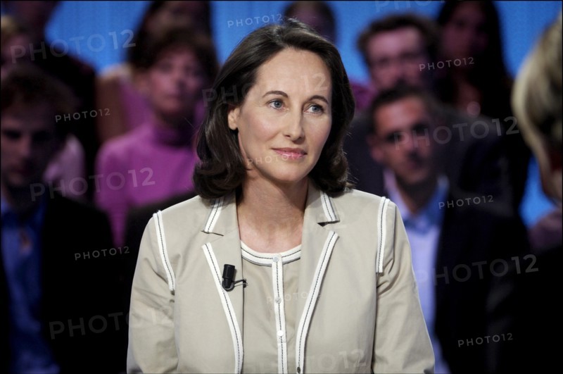 04/11/2006. Segolene Royal on Canal Plus talk show "Le Grand Journal."