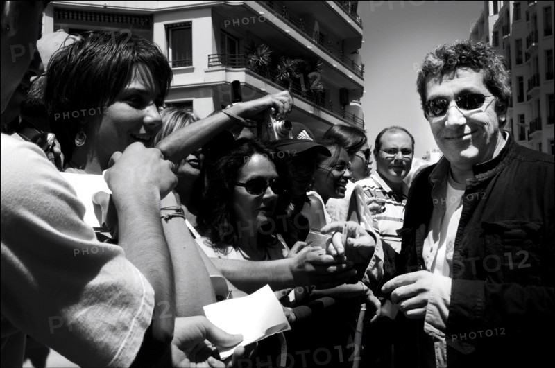 05/00/2006. Life in Cannes outside the Palais des Festivals.