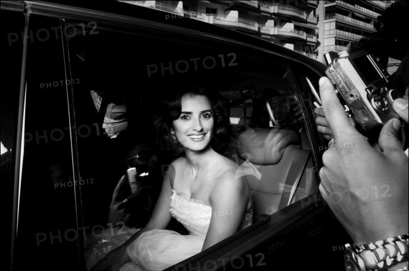 05/00/2006. Life in Cannes outside the Palais des Festivals.