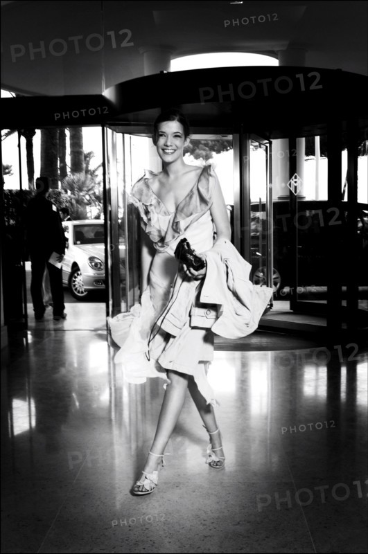 05/00/2006. Life in Cannes outside the Palais des Festivals.