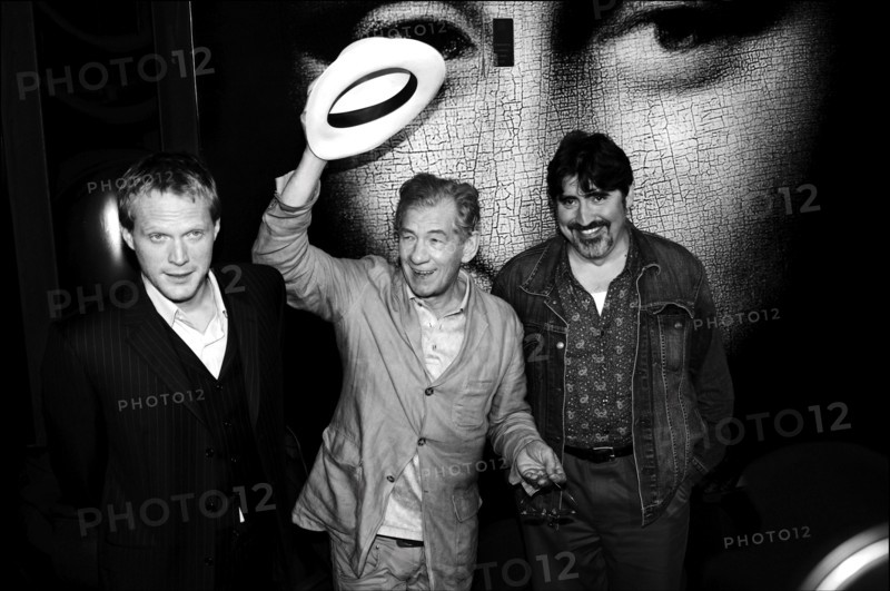 05/16/2006. Arrival of Da Vinci Code crew at Cannes rail station.