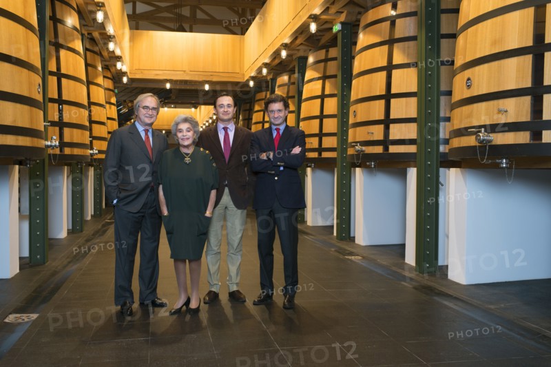 Philippine de Rothschild avec son mari et ses deux fils