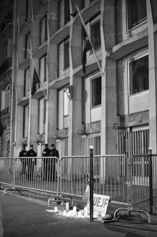 Manifestation de solidarité à l'égard du peuple danois devant l'ambassade du Danemark à Paris
