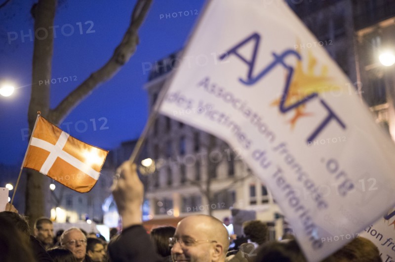 Manifestation de solidarité à l'égard du peuple danois devant l'ambassade du Danemark à Paris