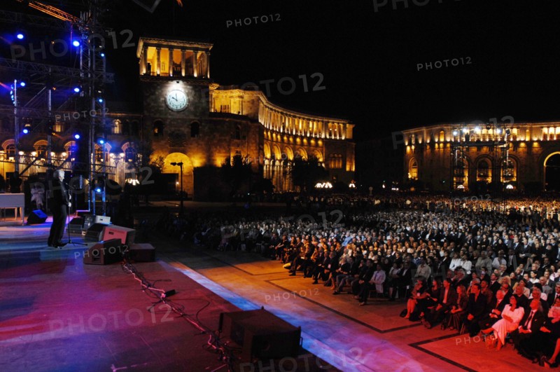 Concert de Charles Aznavour à Erevan (Arménie), le 30 septembre 2006