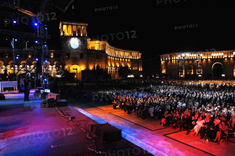 Concert de Charles Aznavour à Erevan (Arménie), le 30 septembre 2006
