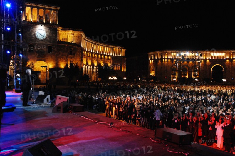 Concert de Charles Aznavour à Erevan (Arménie), le 30 septembre 2006