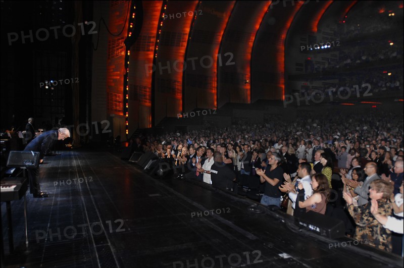 Charles Aznavour sur scène à New York, le 19 septembre 2006