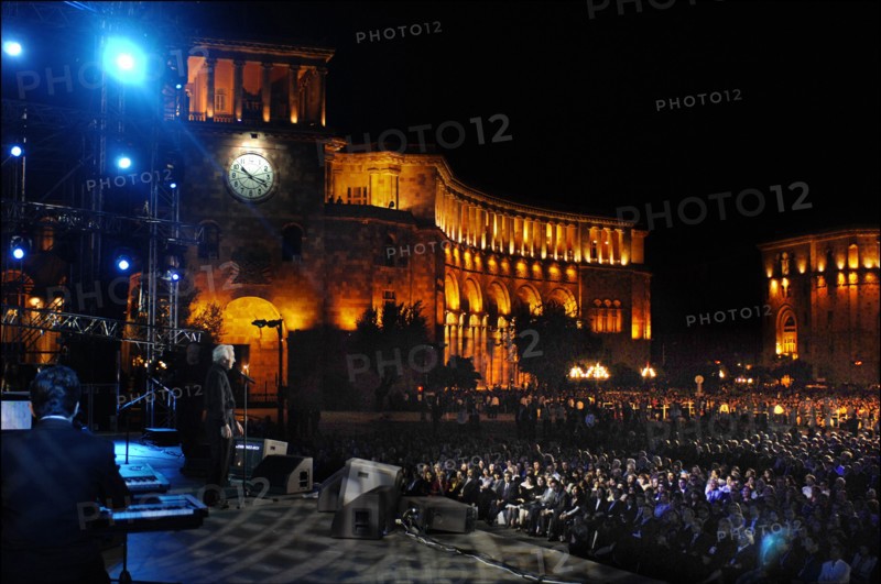 Concert de Charles Aznavour à Erevan (Arménie), le 30 septembre 2006