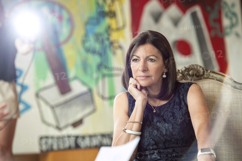 Anne Hidalgo dans son bureau de la Mairie de Paris (2016)