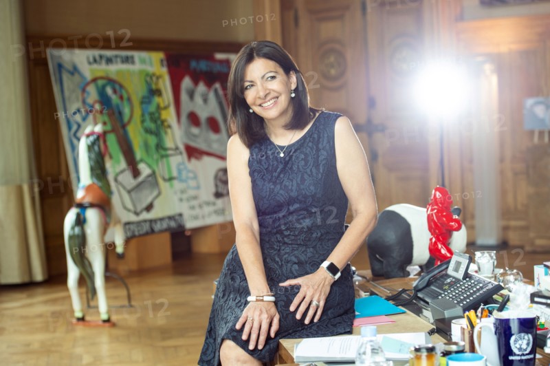 Anne Hidalgo dans son bureau de la Mairie de Paris (2016)