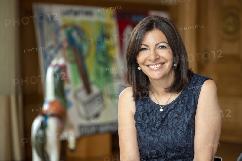 Anne Hidalgo dans son bureau de la Mairie de Paris (2016)