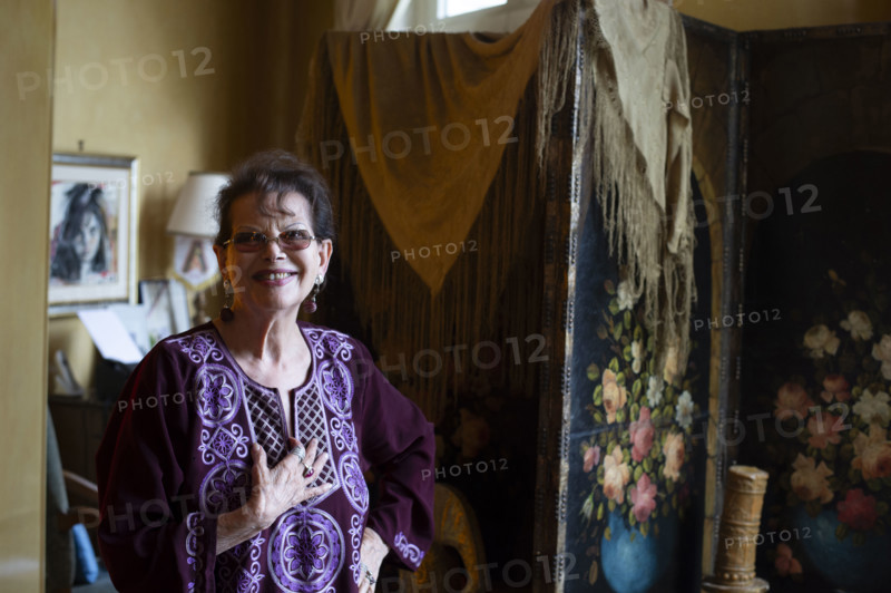 Claudia Cardinale chez elle à Paris