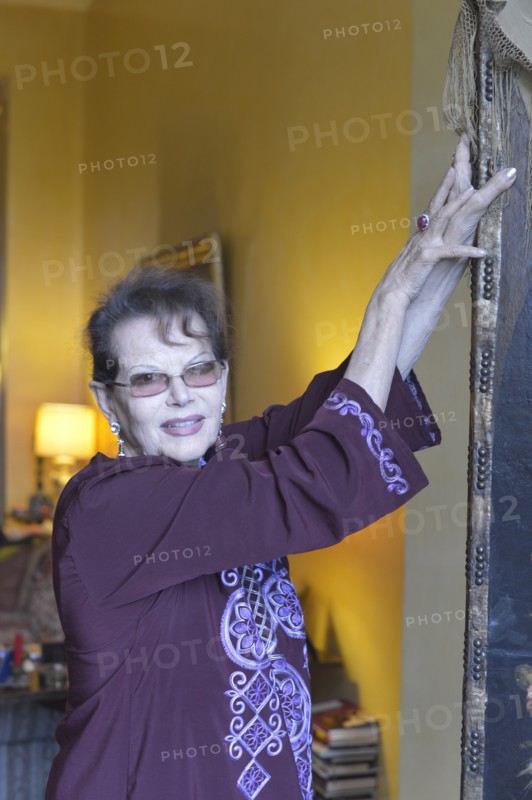 Claudia Cardinale chez elle à Paris
