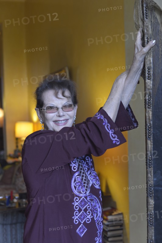 Claudia Cardinale chez elle à Paris