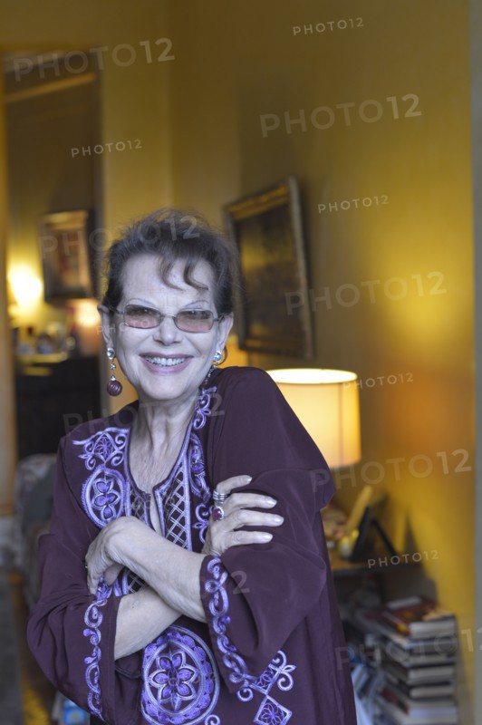 Claudia Cardinale chez elle à Paris