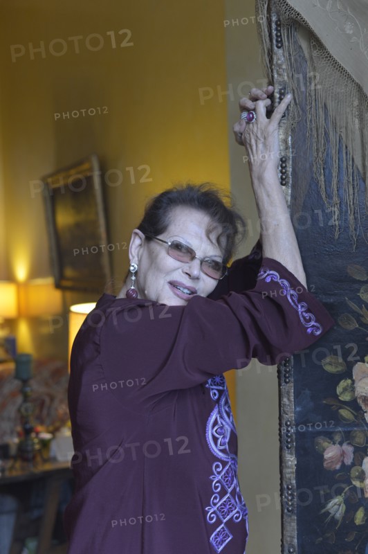 Claudia Cardinale chez elle à Paris