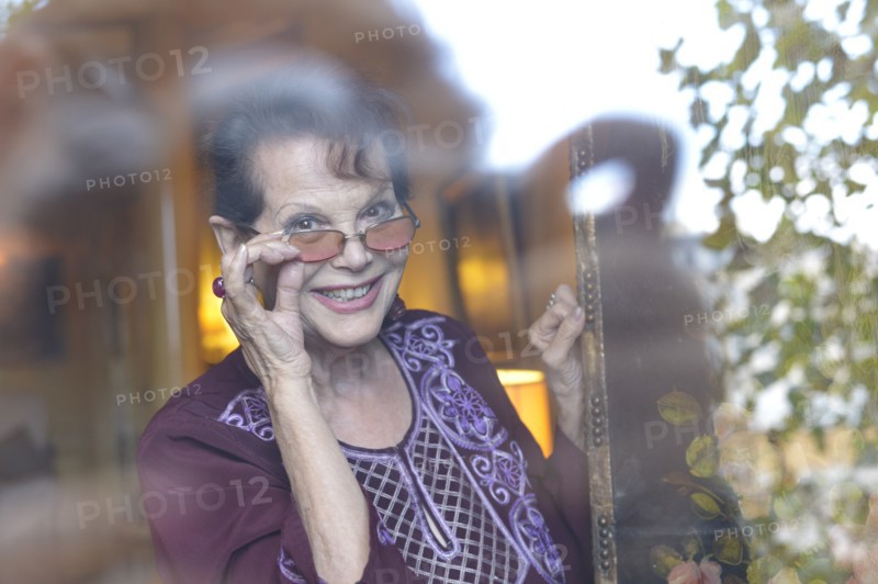 Claudia Cardinale chez elle à Paris