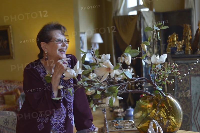 Claudia Cardinale chez elle à Paris