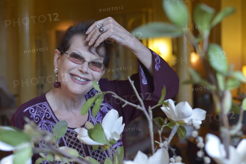 Claudia Cardinale chez elle à Paris