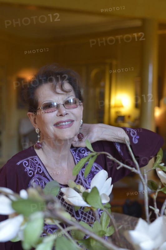 Claudia Cardinale chez elle à Paris