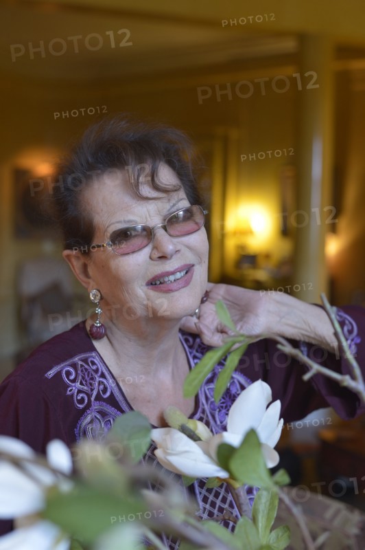 Claudia Cardinale chez elle à Paris
