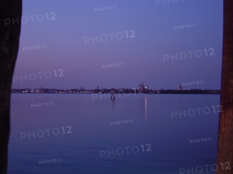 La lagune de Venise au couchant avec l'île de la Giudecca
