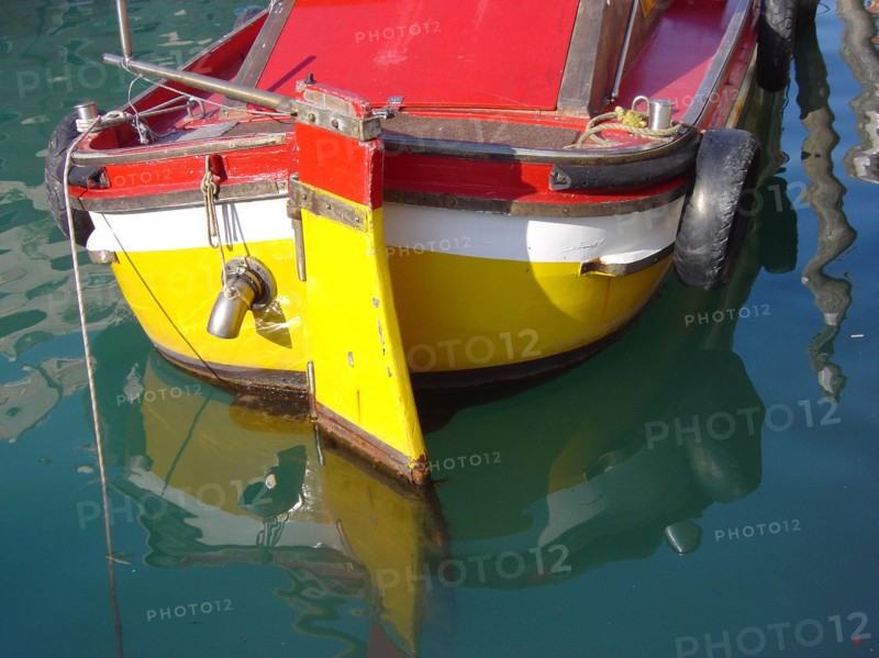 Barque jaune et rouge à Venise