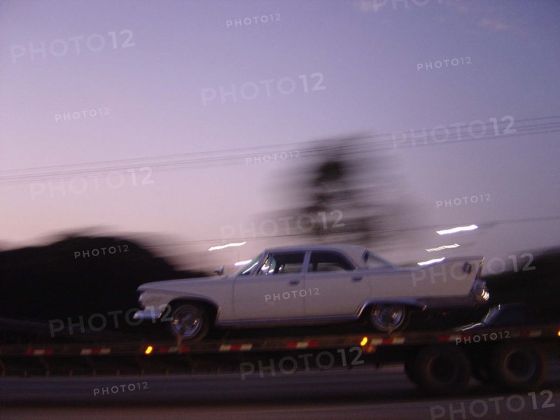 1950's flying car (voiture des années 1950 "volante"), nuit, Los Angeles