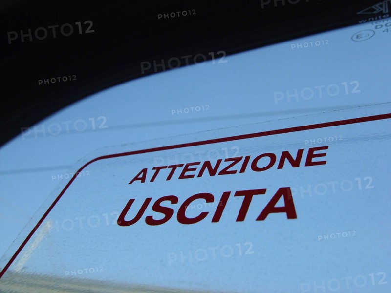 Venise, attention sortie / attenzione uscita, dans le train