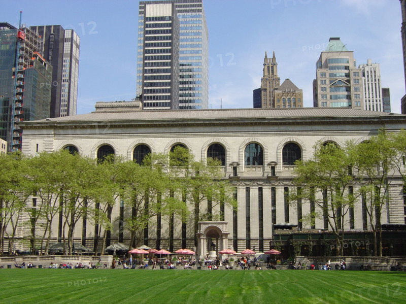 New-York (USA), Manhattan, Bryant Park et la New York Public Library au printemps