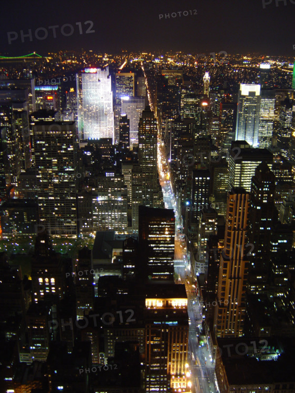 New-York (USA), Manhattan, Vue de nuit depuis l'Empire State Building (Fifth Avenue et le Rockefeller Center)