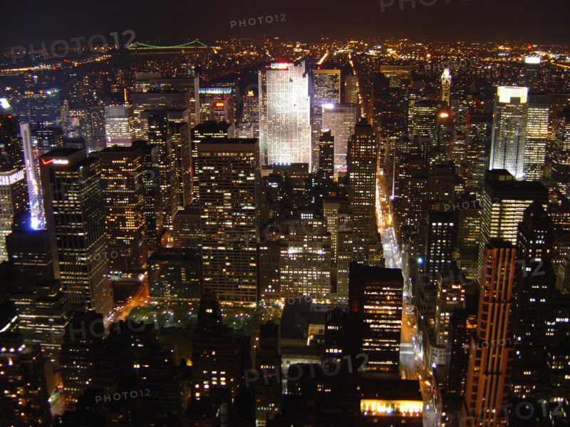 New-York (USA), Manhattan, Vue de nuit depuis l'Empire State Building (Fifth Avenue et le Rockefeller Center)