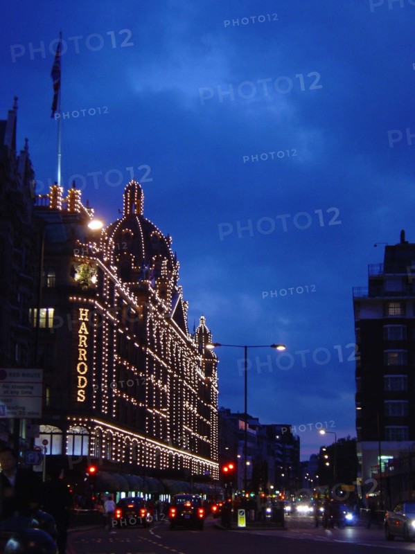 Façade du magasin Harrod's illuminée